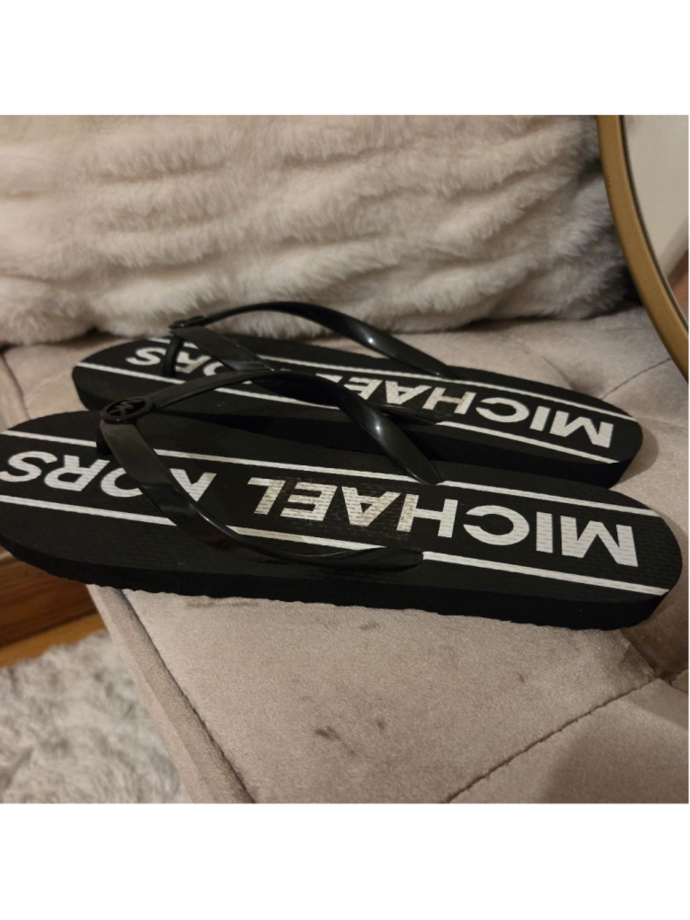 Women's Michael Kors Black and White Logo Flip Flop Sandals Size 10 - Picture 3 of 14